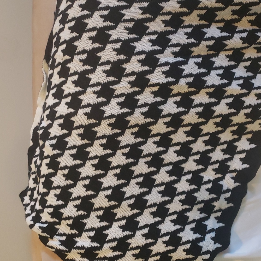 Houndstooth cape